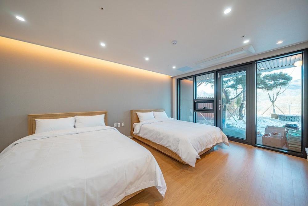 Jecheon The Shine Cheongpung Hotel Bilik gambar