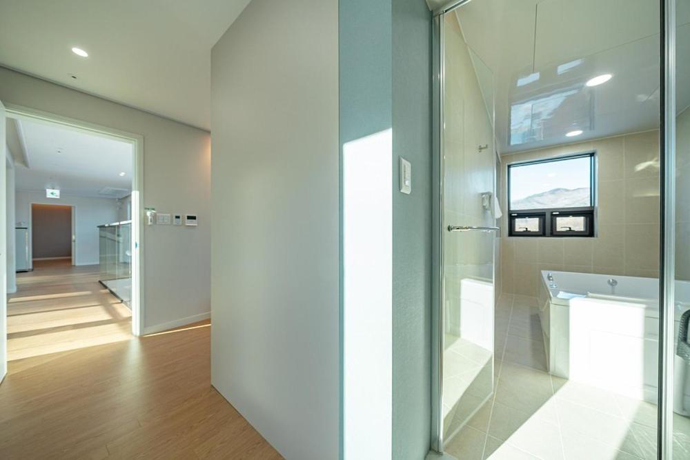 Jecheon The Shine Cheongpung Hotel Bilik gambar