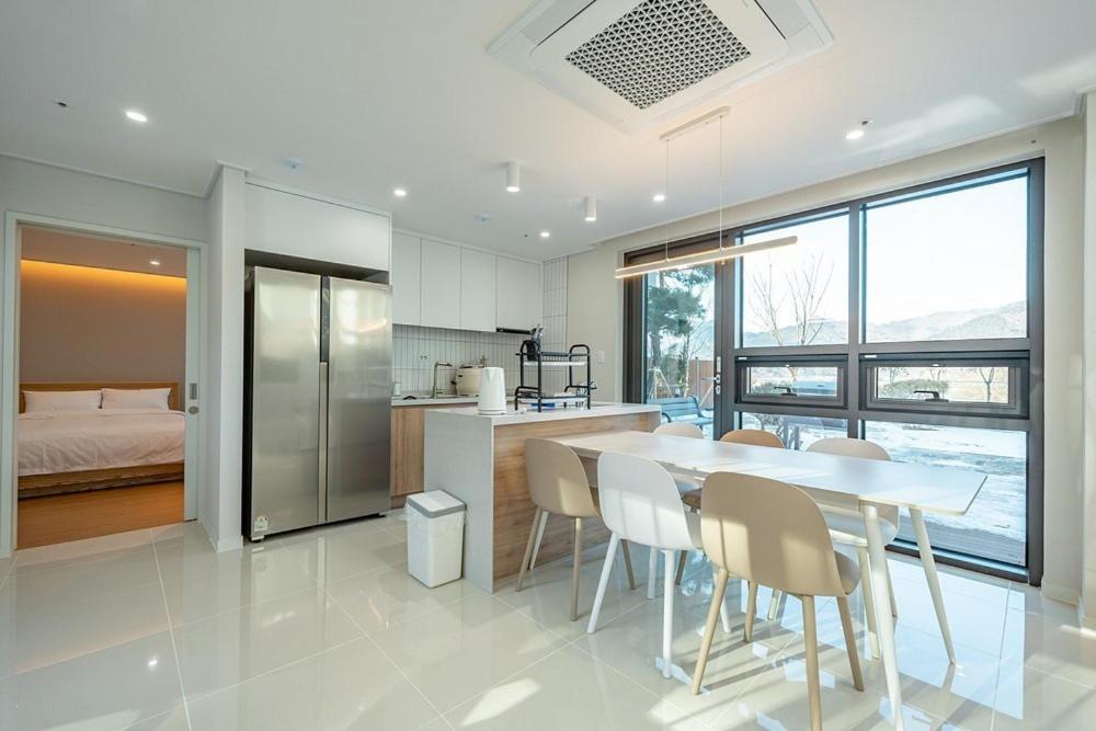 Jecheon The Shine Cheongpung Hotel Bilik gambar