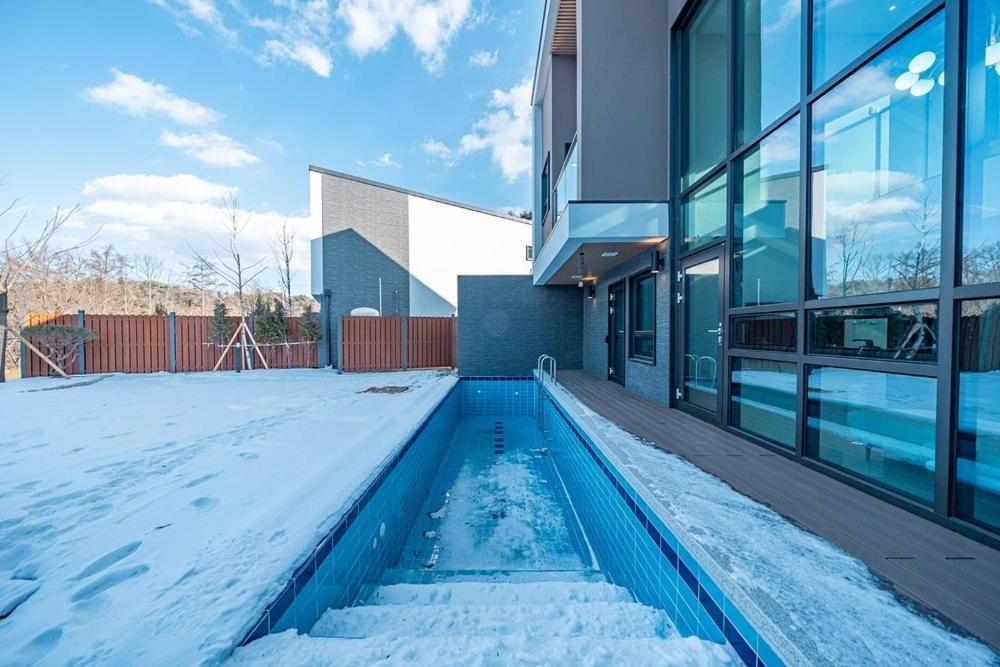 Jecheon The Shine Cheongpung Hotel Bilik gambar