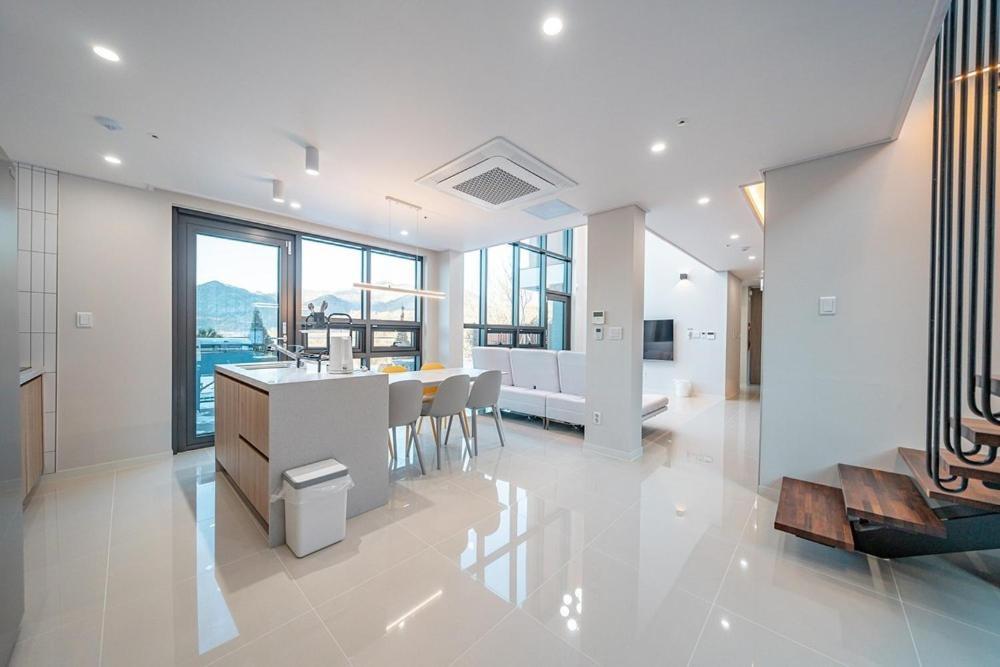 Jecheon The Shine Cheongpung Hotel Bilik gambar