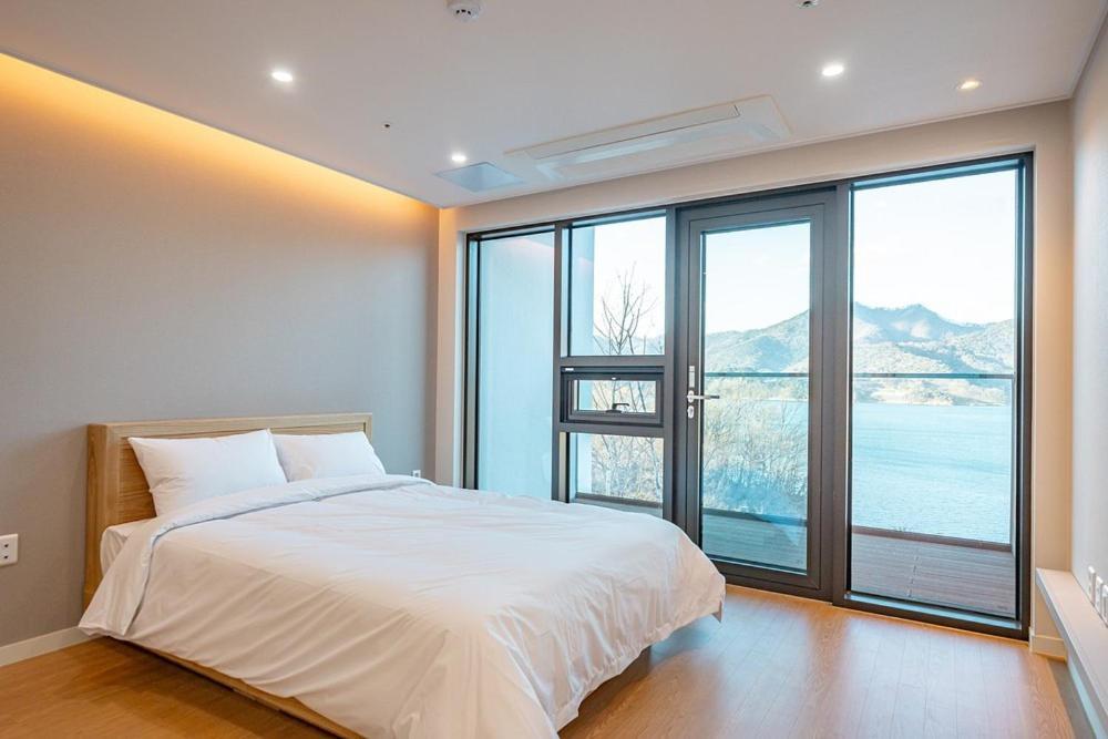 Jecheon The Shine Cheongpung Hotel Bilik gambar